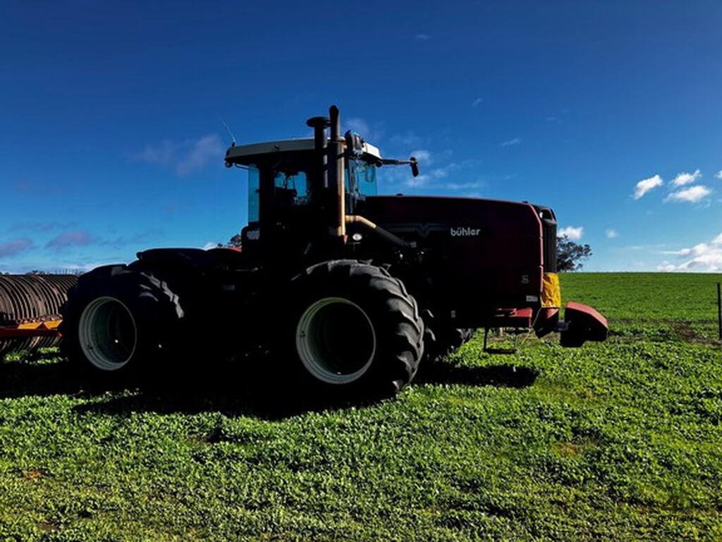 2010 Versatile Buhler 400 4wd Tractors