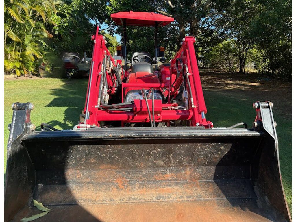 2022 Mahindra 3650 50HP Tractor, 27hrs, E.M.U.S MS868 - Image 4
