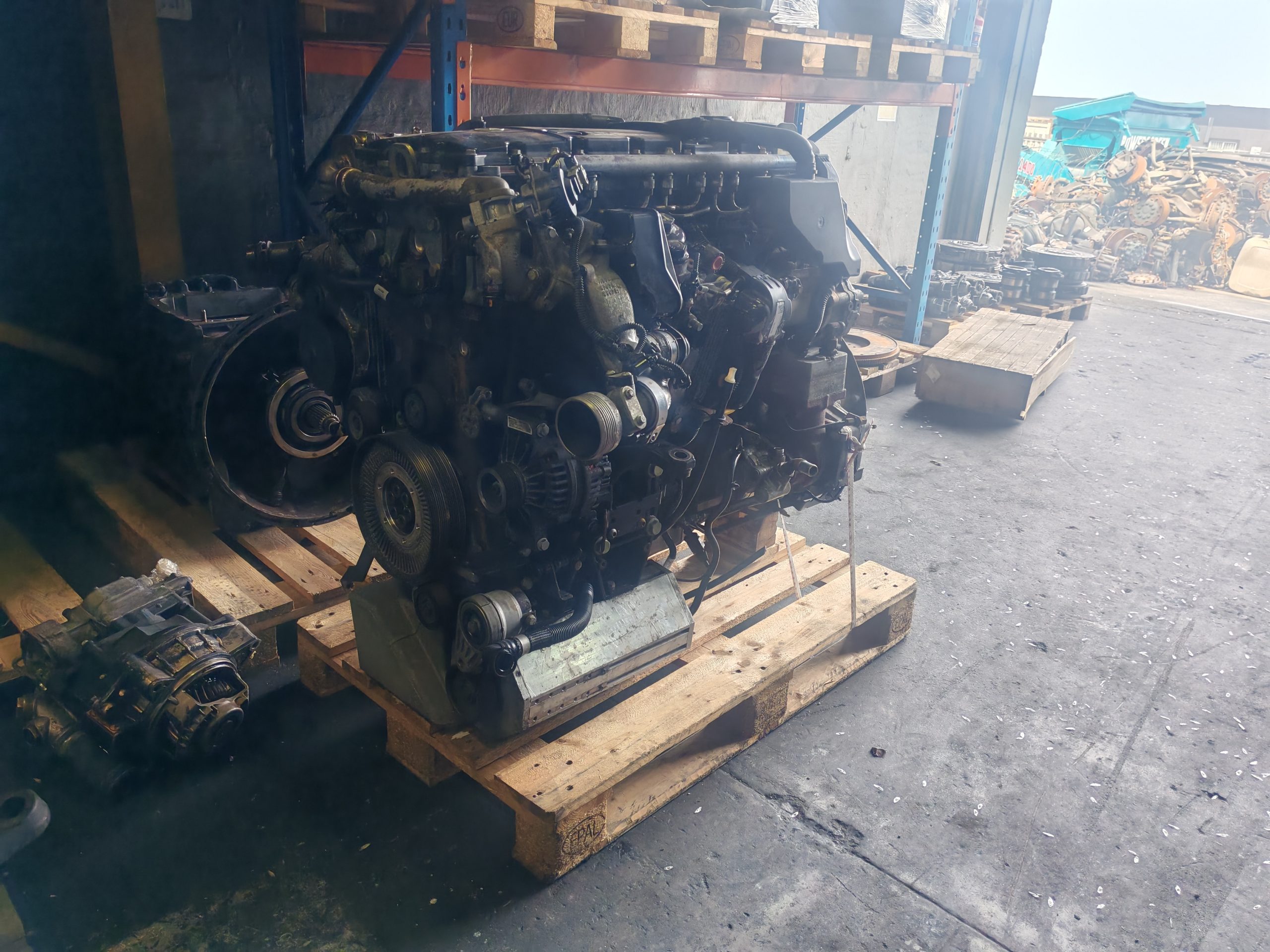 Mercedes OM926 LA Truck Engine - Image 2
