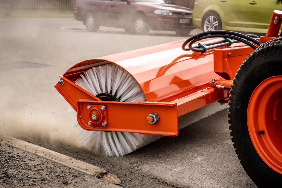 Kubota L5740 Tractor Sweeper – Ideal for Spray Seal Applications! - Image 3